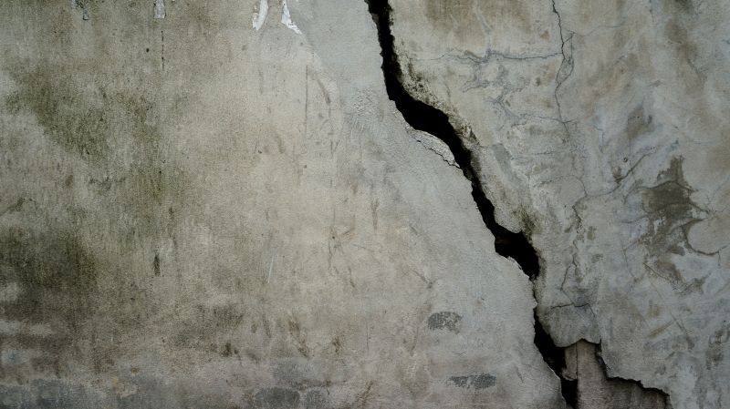 Cracked Wall Due to Settlement